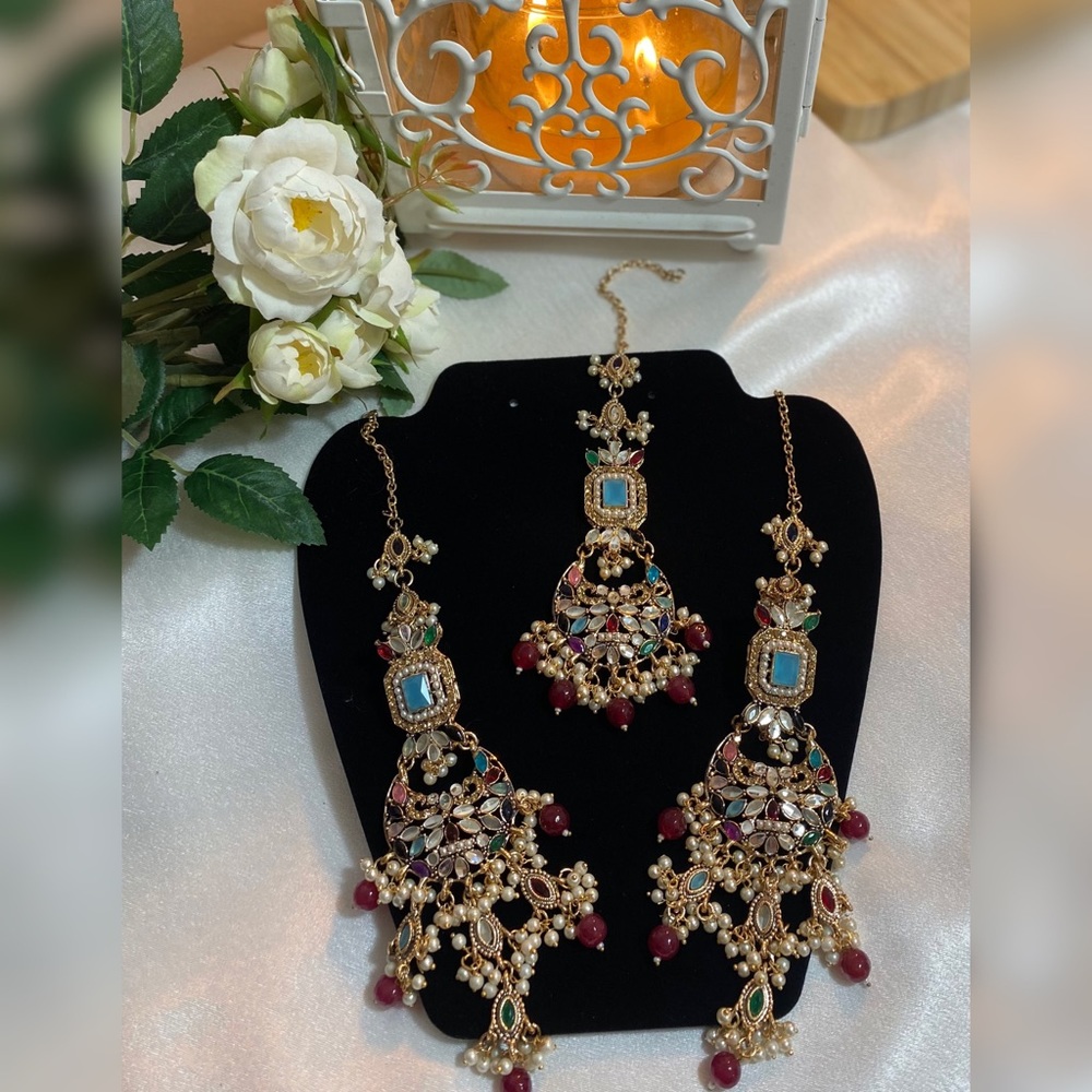 Kundan & Faux Pearl Earrings with Maang Tikka Set - Multicolor